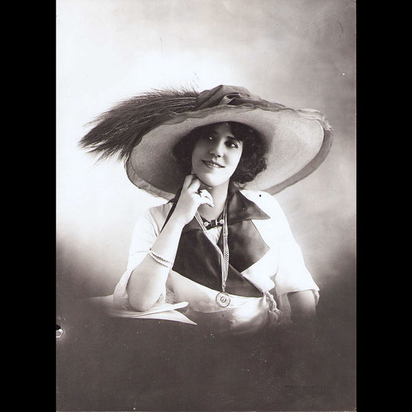 Lewis - Chapeau porté par Jane Marnac, photographie du studio Felix (1910s)