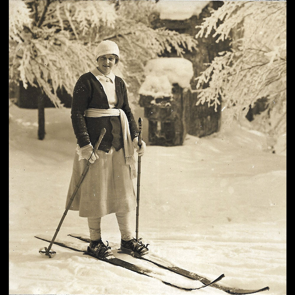 Silhouettes de mode, Skieuses élégantes à Chamonix (1917)