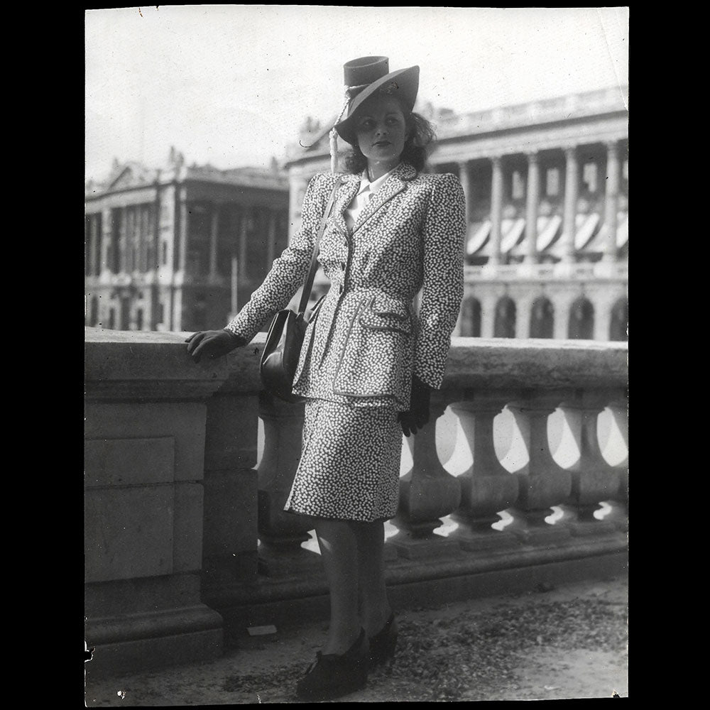 Jean Patou -Robe de jour portée par la mannequin Maggy Sarragne (1940s)