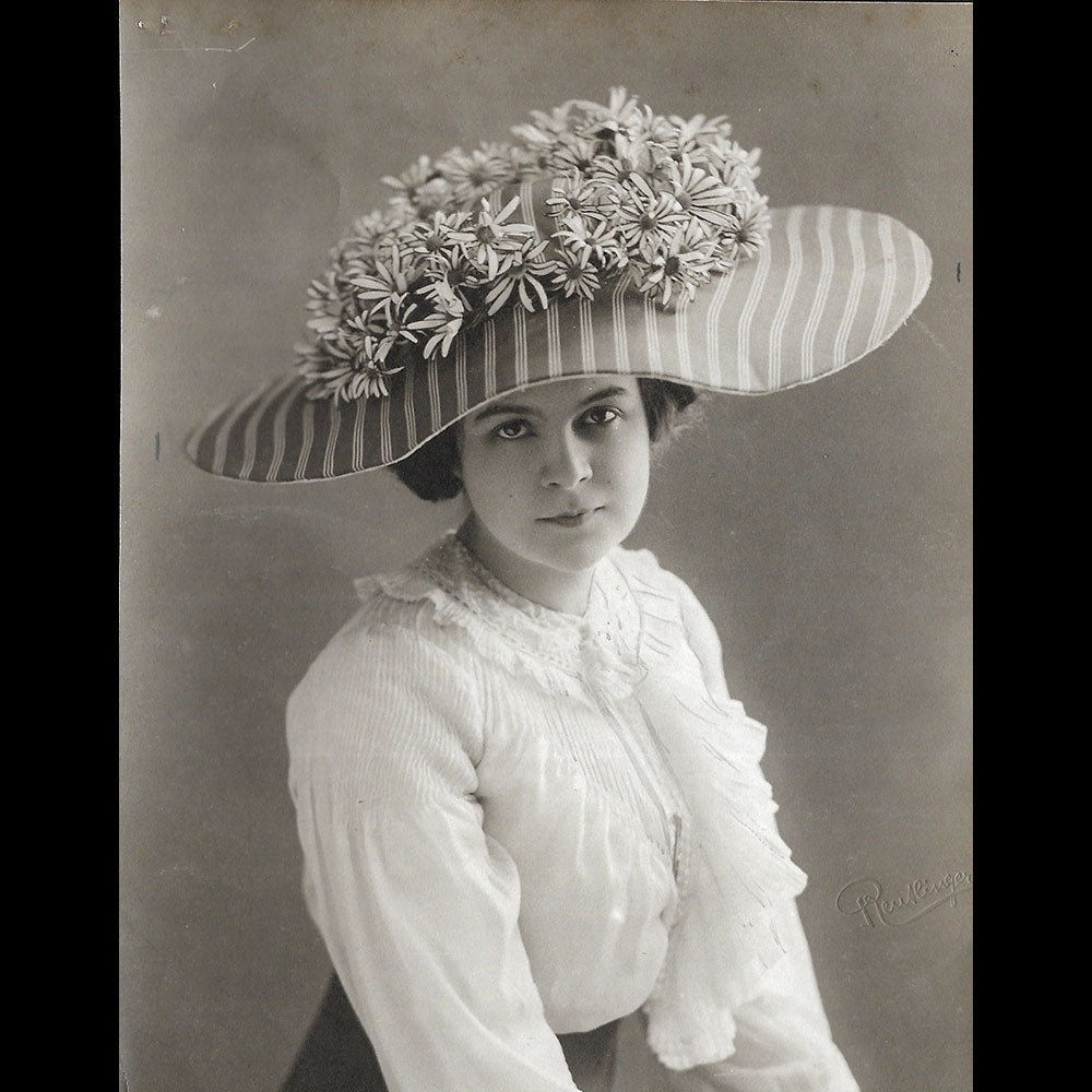 Félix - Chapeau porté par Nelly Martyl, photographie du studio Reutlinger (1910)