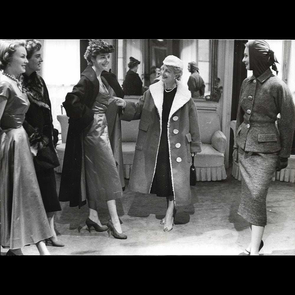 Schiaparelli - Innovation sensationnelle, trousseau à forfait  (1953)