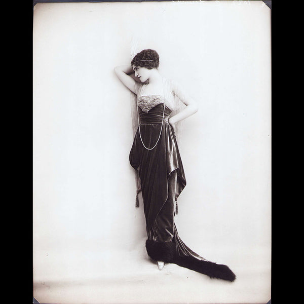 Doeuillet - Robe du soir, photographie du studio Talbot (1912)