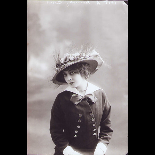 Lewis - Chapeau porté par Jane Renouardt, photographie du studio Talbot (1910s)