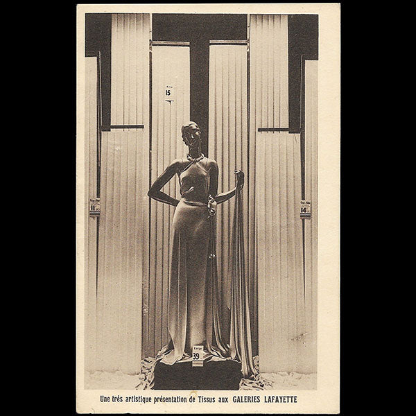 Galeries Lafayette - Une très artistique présentation de tissus (circa 1925-1930)