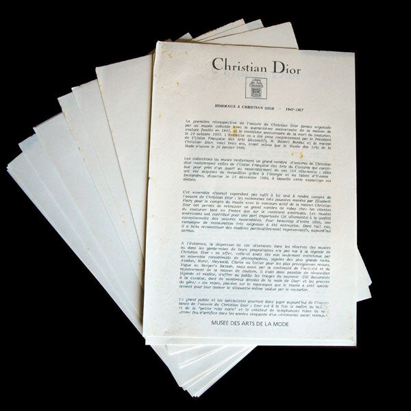 Hommage à Christian Dior 1947-1957, dossier de présentation, invitations et photographies (1987)
