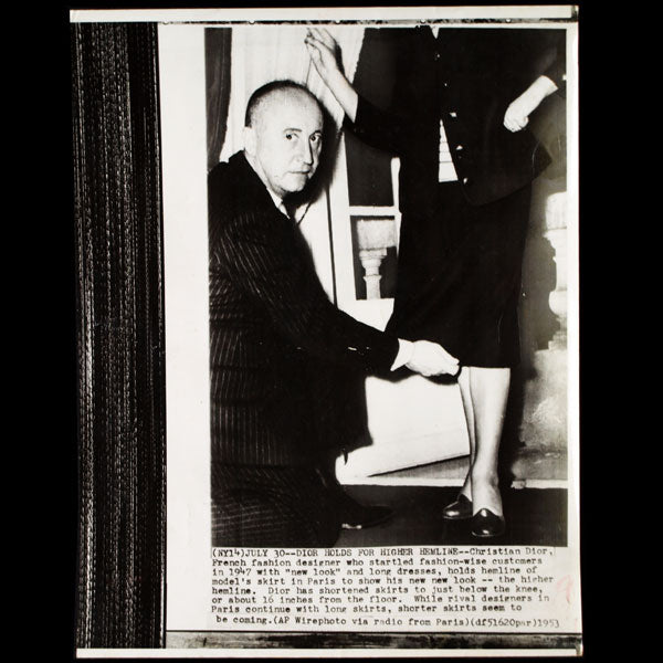 Christian Dior et la longueur des jupes (août 1953)
