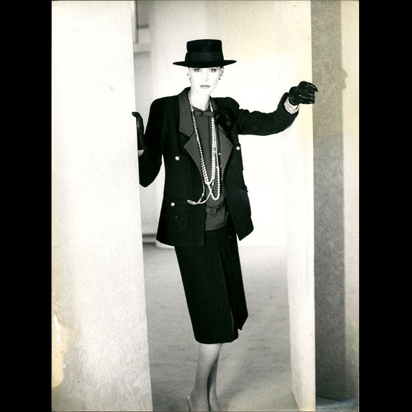 Collection Automne-Hiver 1983 de Chanel, ensemble de 4 photographies de presse