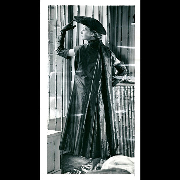 Schiaparelli - Robe présentée dans la boutique de la Place Vendôme (1950)