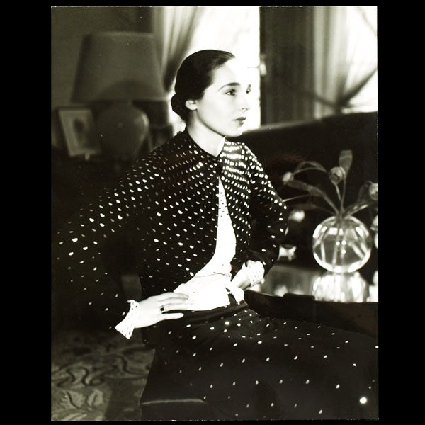 Tailleur Gaudin de Lucien Lelong, photographie d'époque du studio Luigi Diaz (circa 1935)