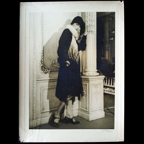 Modèles de Magdeleine des Hayes, 6 rue de la Paix à Paris, ensemble de 13 photographies d'époque du studio Rahma (1927)
