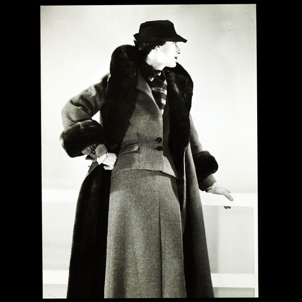 Tailleur de Lucien Lelong, photographie d'époque du studio Deutsch (circa 1935)