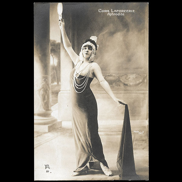 Poiret - Cora Lapercie dans Aphrodite (1914)