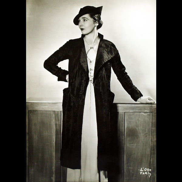 Manteau de Lucien Lelong, photographie d'époque de D'Ora (circa 1935)