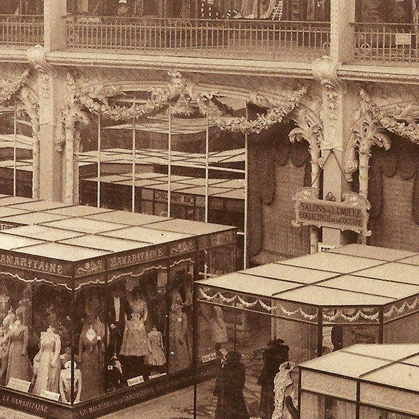 Exposition Universelle de Paris - La section française du Palais des Fils, Tissus et Vêtements (1900)