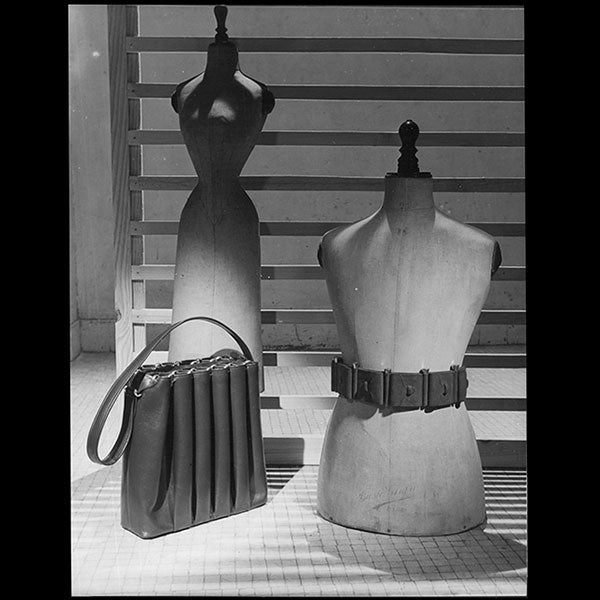Crespi - sac et ceinture de Winter, photographie pour Fémina (1947)
