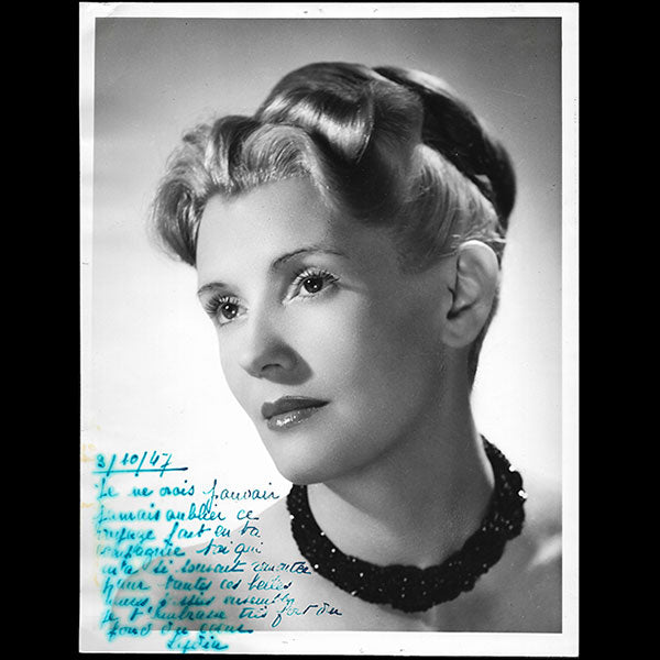 Portrait de la mannequin Lydia Leplat, avec envoi à Maggy Sarragne (1947)