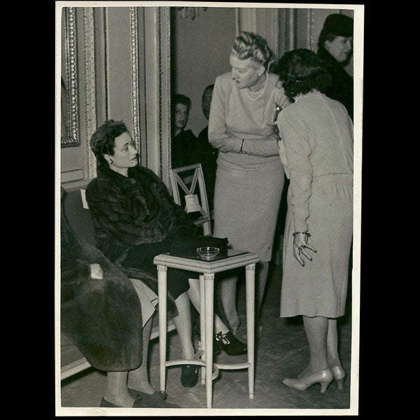 La duchesse de Windsor assiste à un défilé de mode le 25 janvier 1940, photographie de presse d'époque
