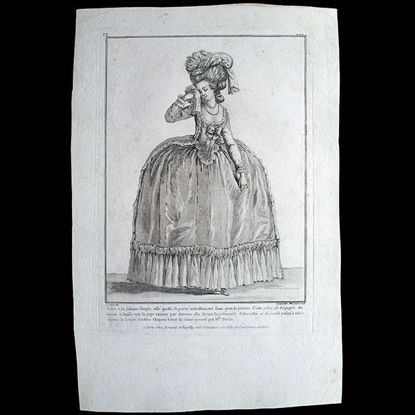 Gallerie des Modes et Costumes Français, 1778-1787, gravure n°rr 240, Robe à la Sultane, chapeau inventé par Mlle Bertin (1782)