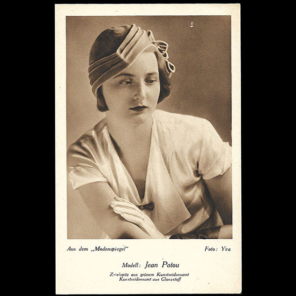 Patou - Aus des Spiegelmoden, carte représentant un mannequin par Yva (circa 1930)