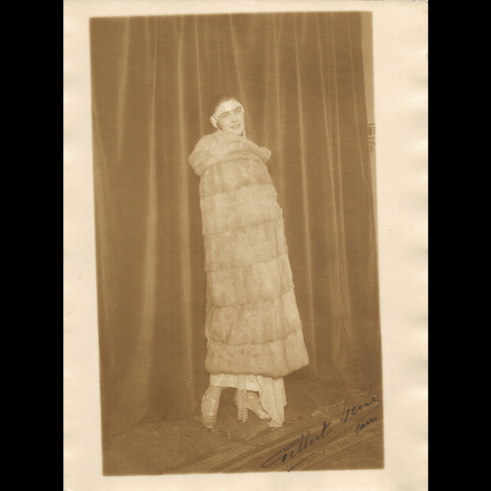 Alice Bernard - Robe, photographie de Gilbert René (1920s)