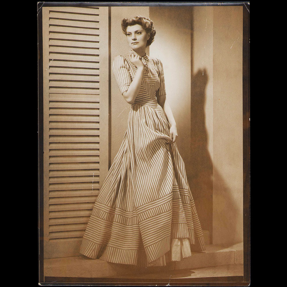 Cristobal Balenciaga - Robe du soir en piqué rayé (1938)