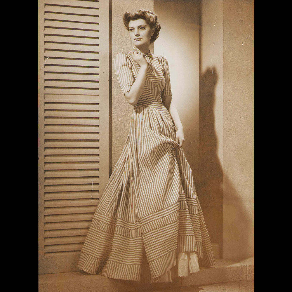 Cristobal Balenciaga - Robe du soir en piqué rayé (1938)