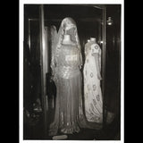 Exposition de Costumes au Musée Carnavalet - Photographie d'un costume de Bartet (1943)