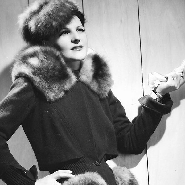 Chanel - Manteau en velours garni de renard bleu, tirage de Dorvyne (1939)