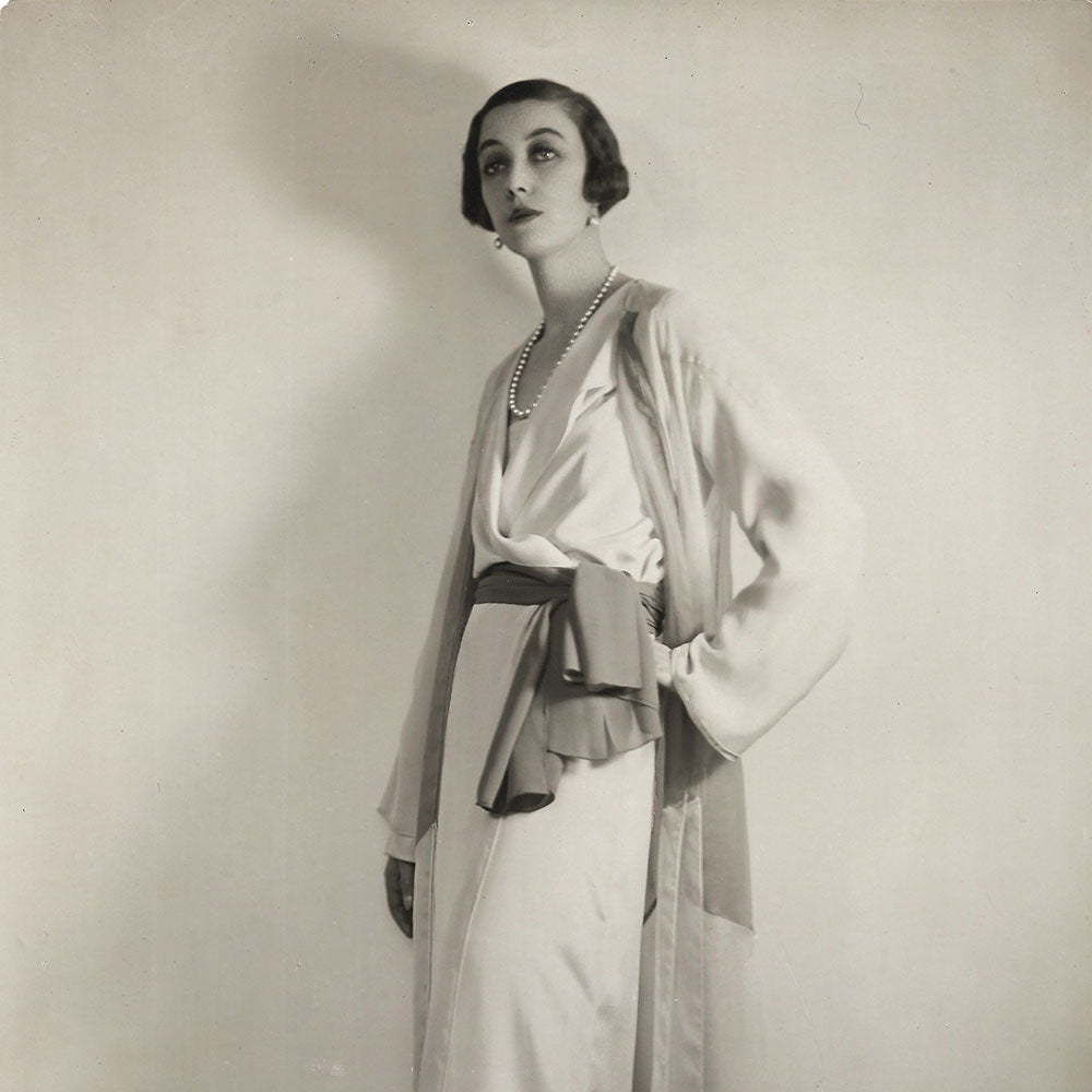 Chantal - Saut du lit, robe portée par la Comtesse Liza Grabbe, photographie de Luigi Diaz (1932)