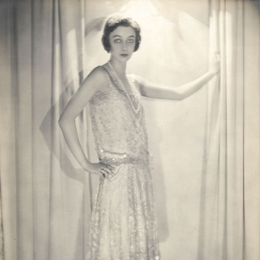 Chantal - Robe brodée portée par la Comtesse Liza Grabbe, tirage de Paul O'Doyé (1926)