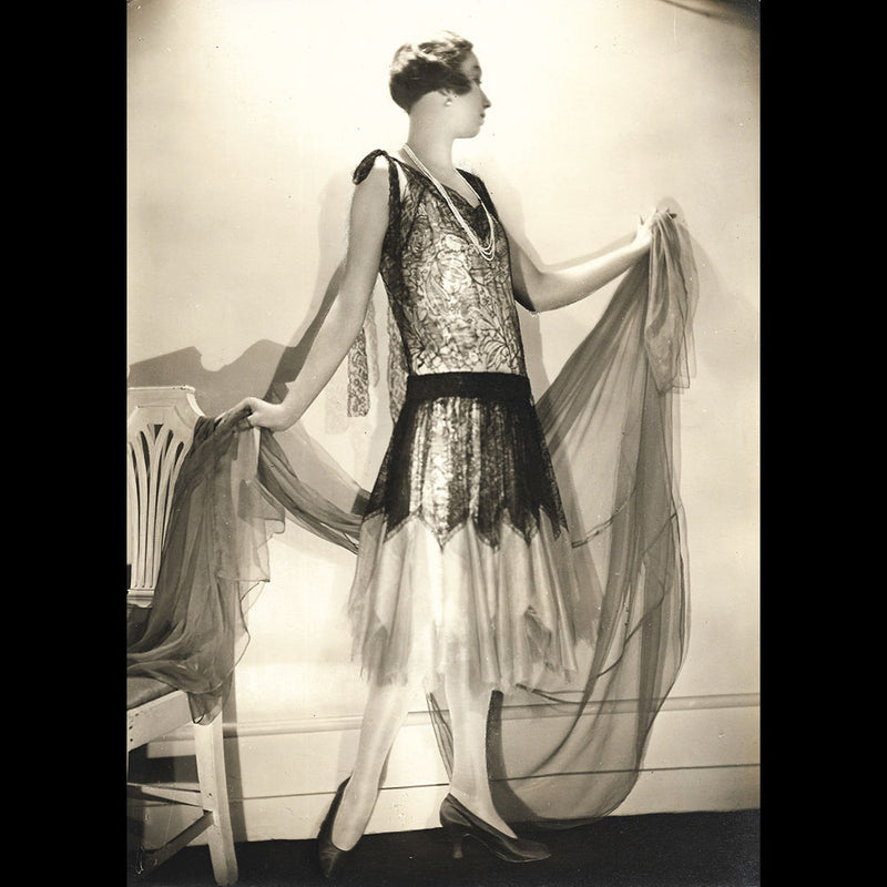Chantal - La Comtesse Liza Grabbe portant une robe d'organdi, photographie d'époque de Scaioni (1927)