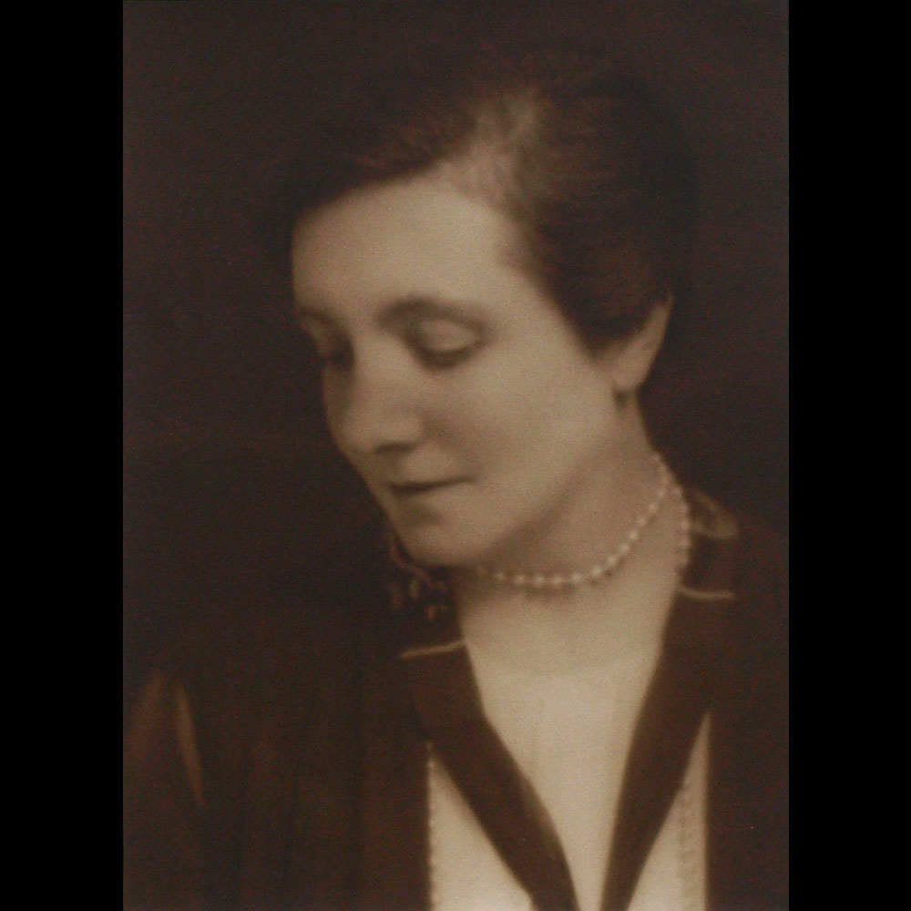 Elégante au collier de perles - Tirage de Charles Pestre (1920s)