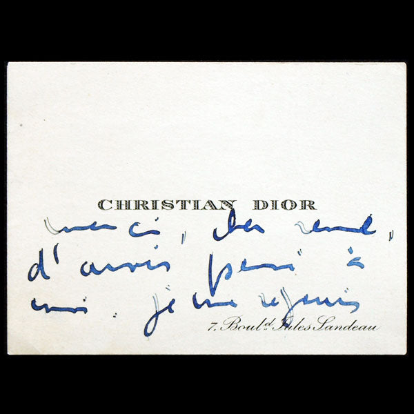 Carte de visite manuscrite de Christian Dior, à son adresse personnelle 7 boulevard Sandeau à Paris