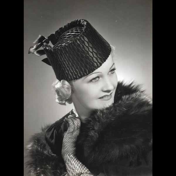 Chapeau porté par Amy Colin, Miss Paris 1935, tirage de Dorvyne