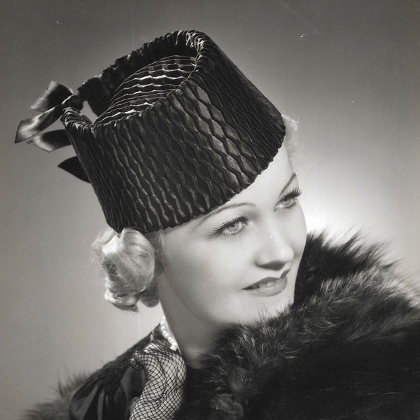 Chapeau porté par Amy Colin, Miss Paris 1935, tirage de Dorvyne