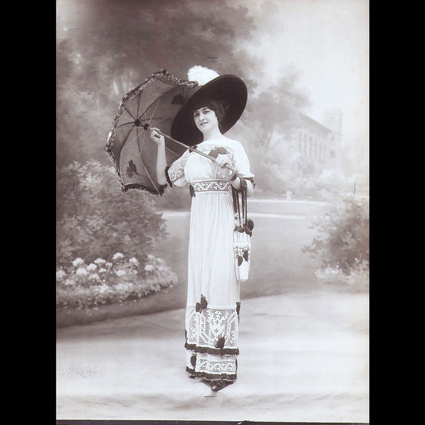 Drecoll - Robe en étamine, dentelle et perles, photographie du studio Felix (1911)