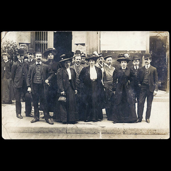 Drecoll - Le personnel devant la maison (circa 1905-1910)