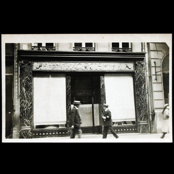 Worth, boutique du 7 rue de la Paix, Paris (circa 1910)
