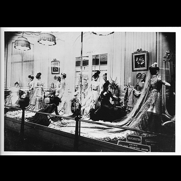 Worth - Stand de la maison de couture à l'exposition universelle de 1900, tirage postérieur (circa 1955)