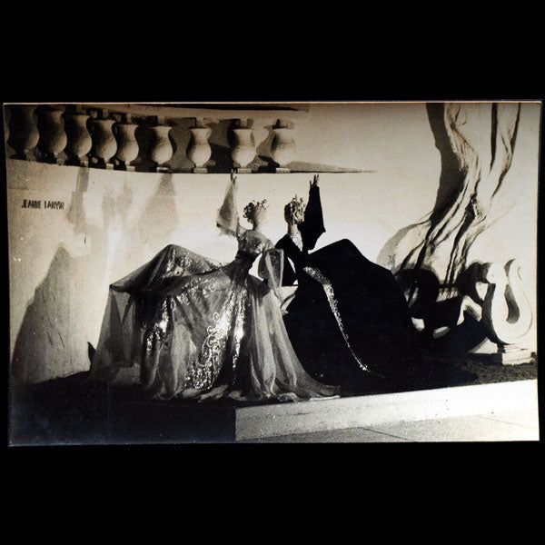 Jeanne Lanvin, Le Pavillon de l'Elégance à l'Exposition de 1937, carte photographique d'Otto Wols