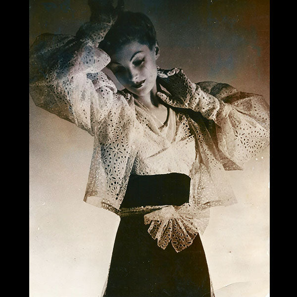 Mainbocher - Robe du soir en tulle noir et broderie anglaise blanche, photographie d'Eugène Rubin (1939)