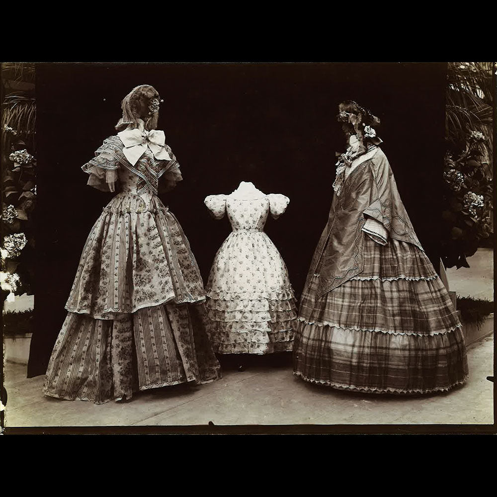Exposition Universelle de Paris - Musée Centennal du Costume, Réunion de 24 tirages (1900)