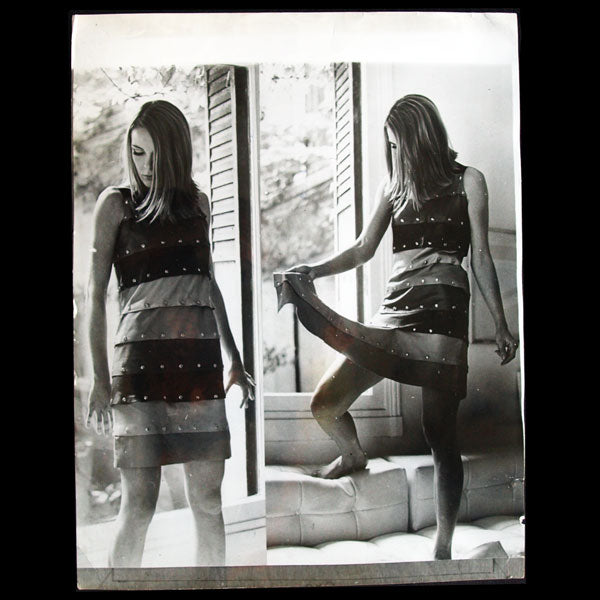 The Stripper Dress by Emmanuelle Khanh of Paris, photographie de presse (1966)