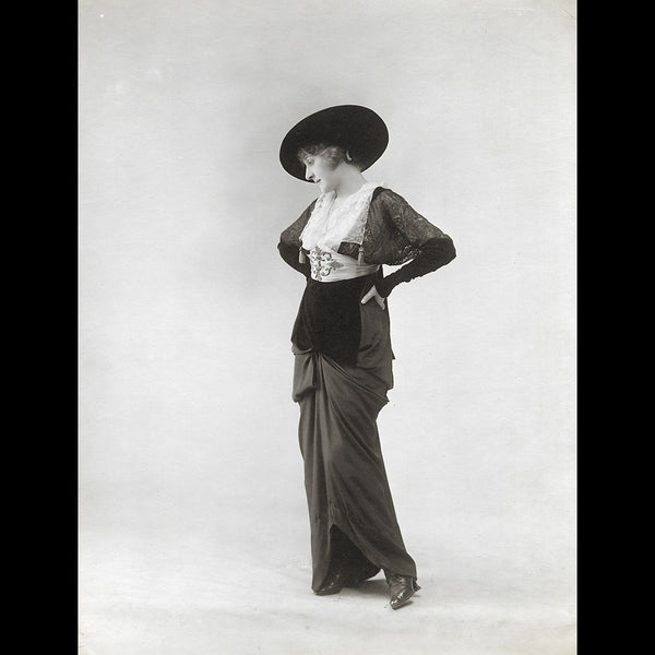Laferrière - Robe en charmeuse et velours, photographie du studio Felix (circa 1910)