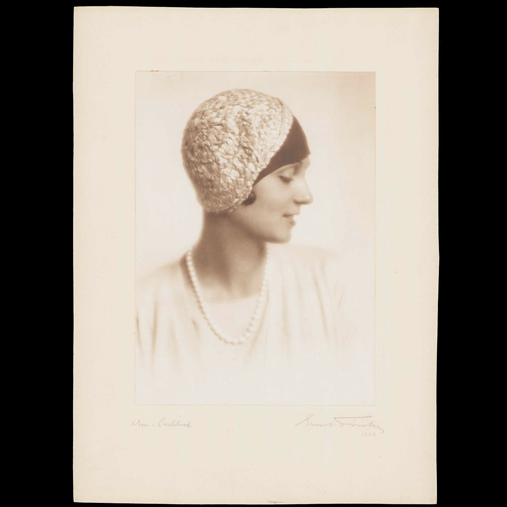 Caroline Reboux - Portrait de Lucienne Rabaté par Ernst Förster (1928)