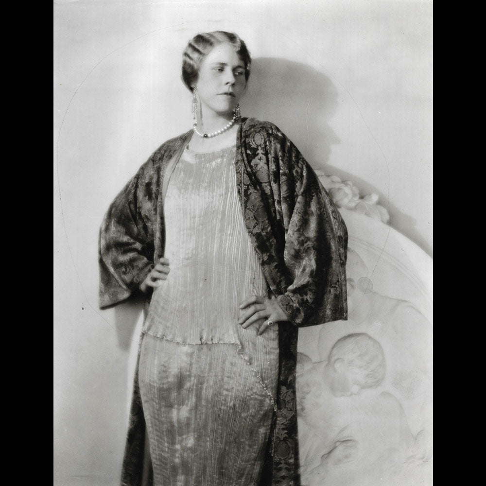 Fortuny - Mrs Maude Hill en robe Delphos (1926)