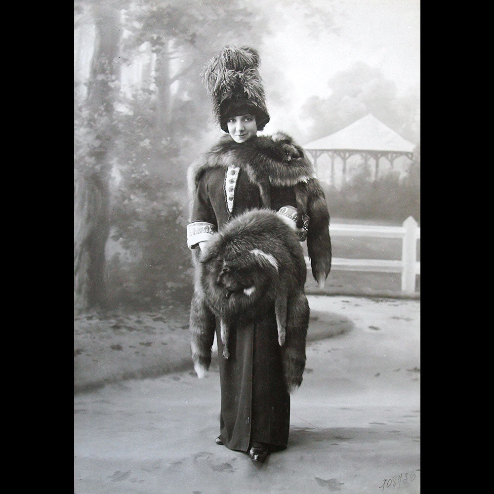 Fourrures Max - Modèles de fourrure, ensemble de 4 photographies  (circa 1905-1910)