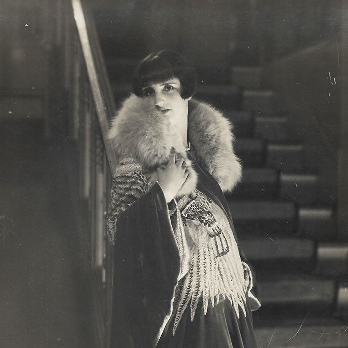Elégante en robe du soir, 2 portraits d'Annie Coty par G.L. Manuel (1929)