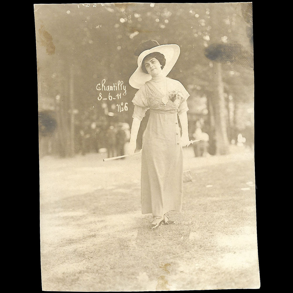 Paul Géniaux - La mode aux courses de Chantilly, réunion de 4 photographies (1911)