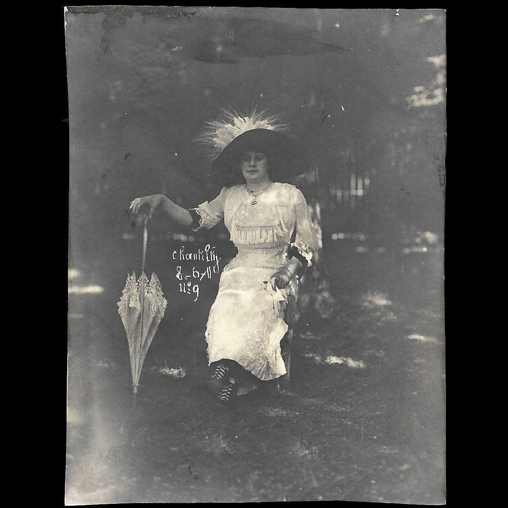 Paul Géniaux - La mode aux courses de Chantilly, réunion de 4 photographies (1911)